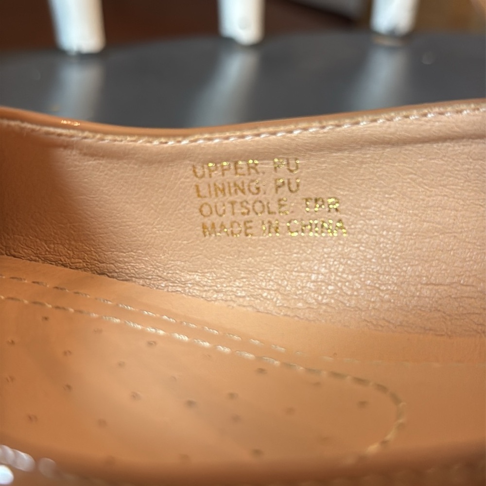 Tan patent Maryjanes - Picture 9 of 11